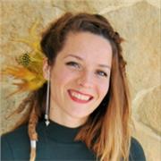 Licenciada en Bellas Artes da clases de dibujo/pintura/arte